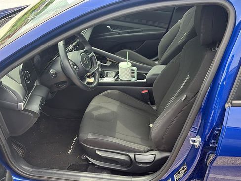 Used 2023 Hyundai Elantra SEL w/ Convenience Package FWD image 8