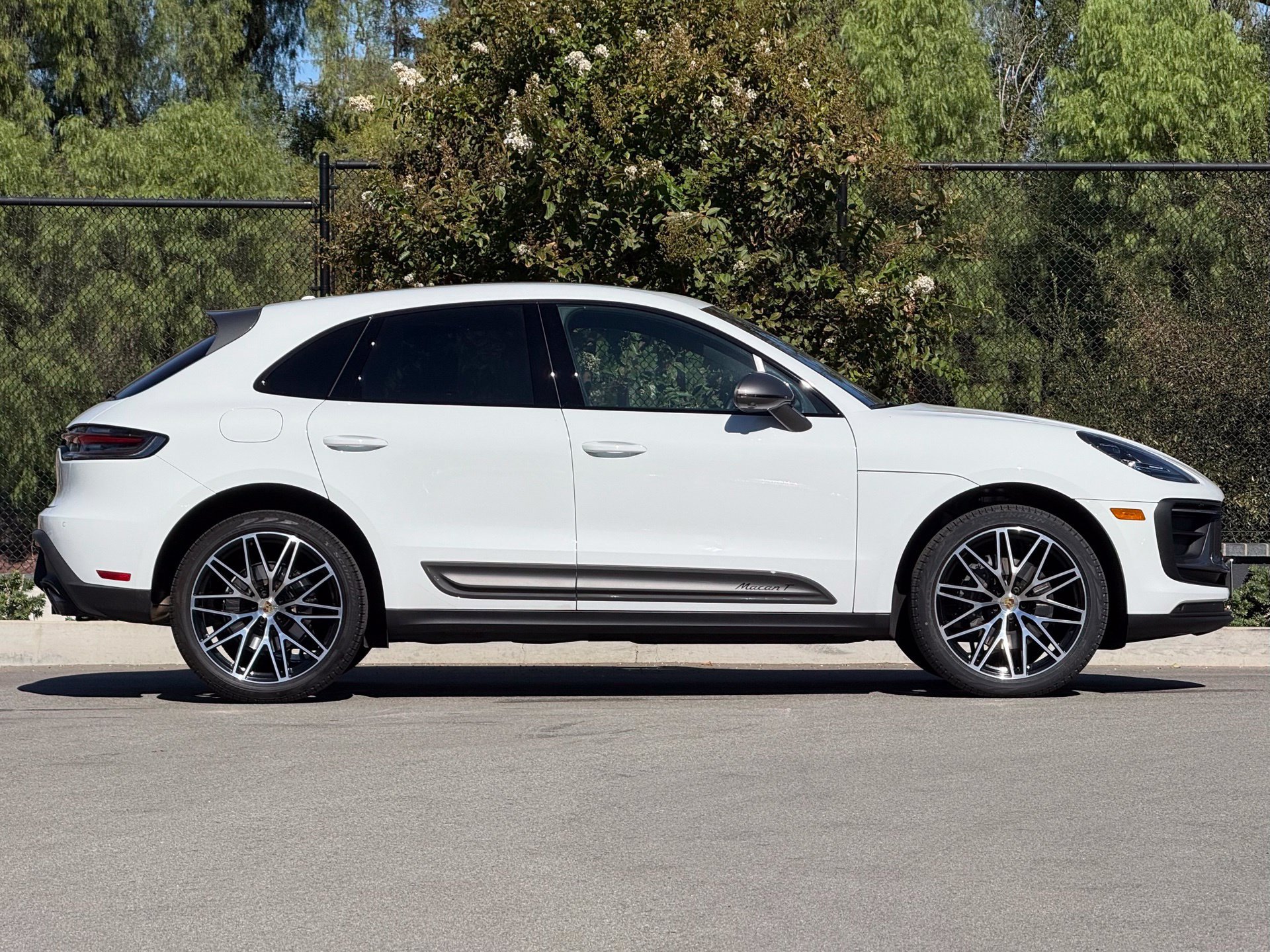 Used 2026 Porsche Macan Turbo AWD/4WD image 8