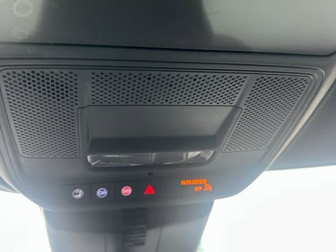 Used 2025 GMC Acadia Elevation image 31