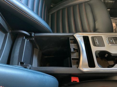 Used 2023 Ford Edge SEL w/ Sport Appearance Package image 7