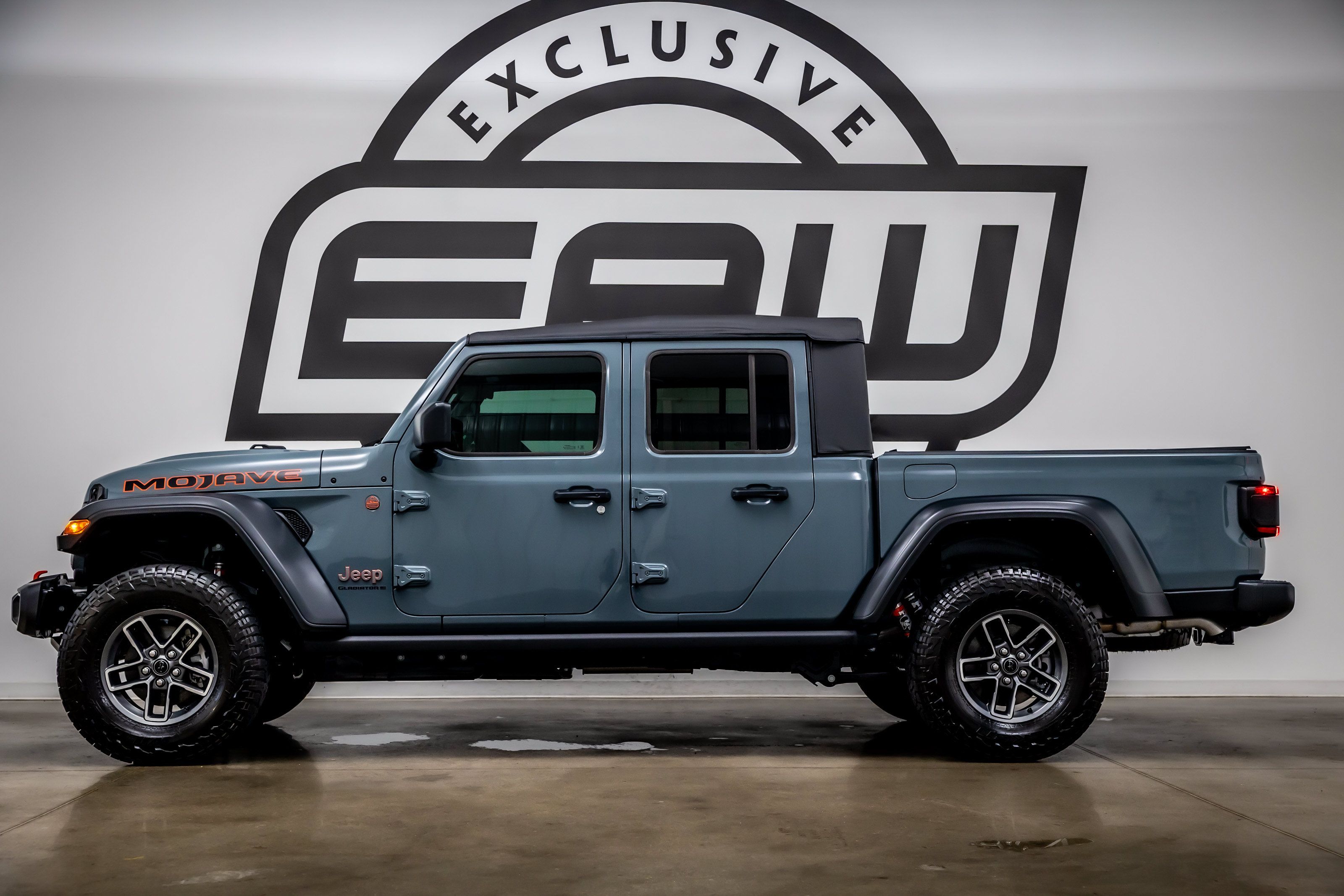 Used 2026 Jeep Gladiator Mojave AWD/4WD image 6