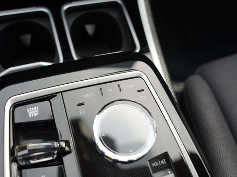 Used 2025 BMW 760i xDrive 760i xDrive Sedan AWD image 27