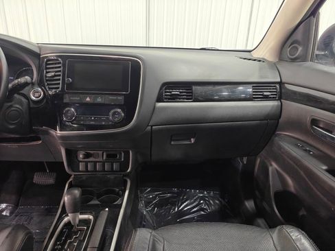 Used 2017 Mitsubishi Outlander SEL FWD image 28