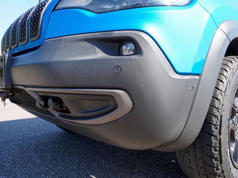 Used 2019 Jeep Cherokee Trailhawk AWD/4WD image 21