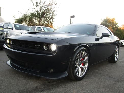 Used 2015 Dodge Challenger SRT w/ Technology Group image 2
