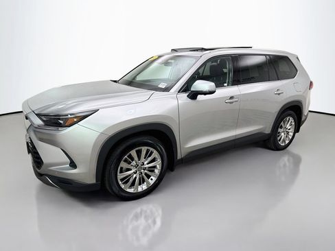 Used 2024 Toyota Grand Highlander AWD image 3