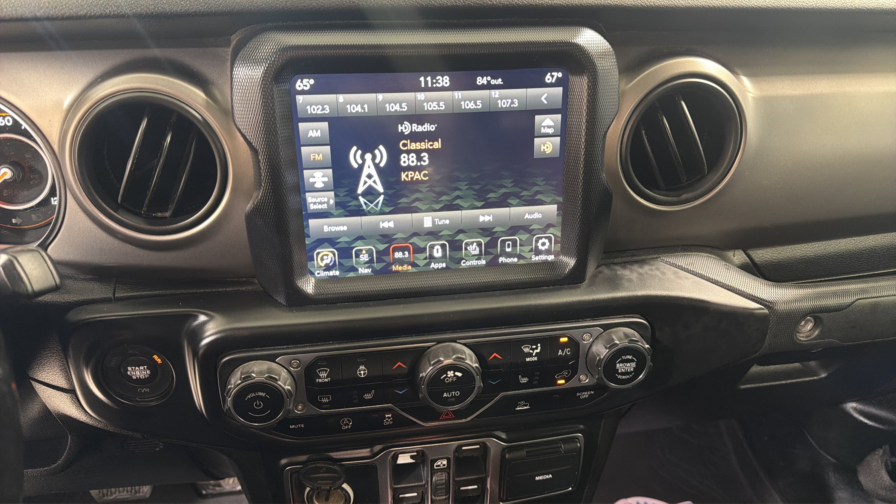 Used 2020 Jeep Gladiator Sport w/ Quick Order Package 24S AWD/4WD image 17