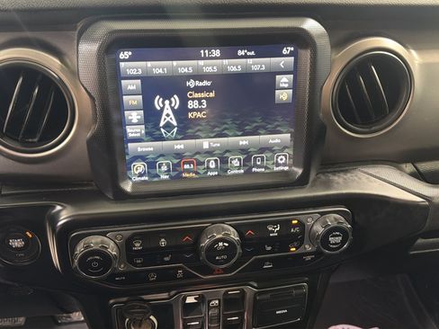 Used 2020 Jeep Gladiator Sport w/ Quick Order Package 24S AWD/4WD image 17