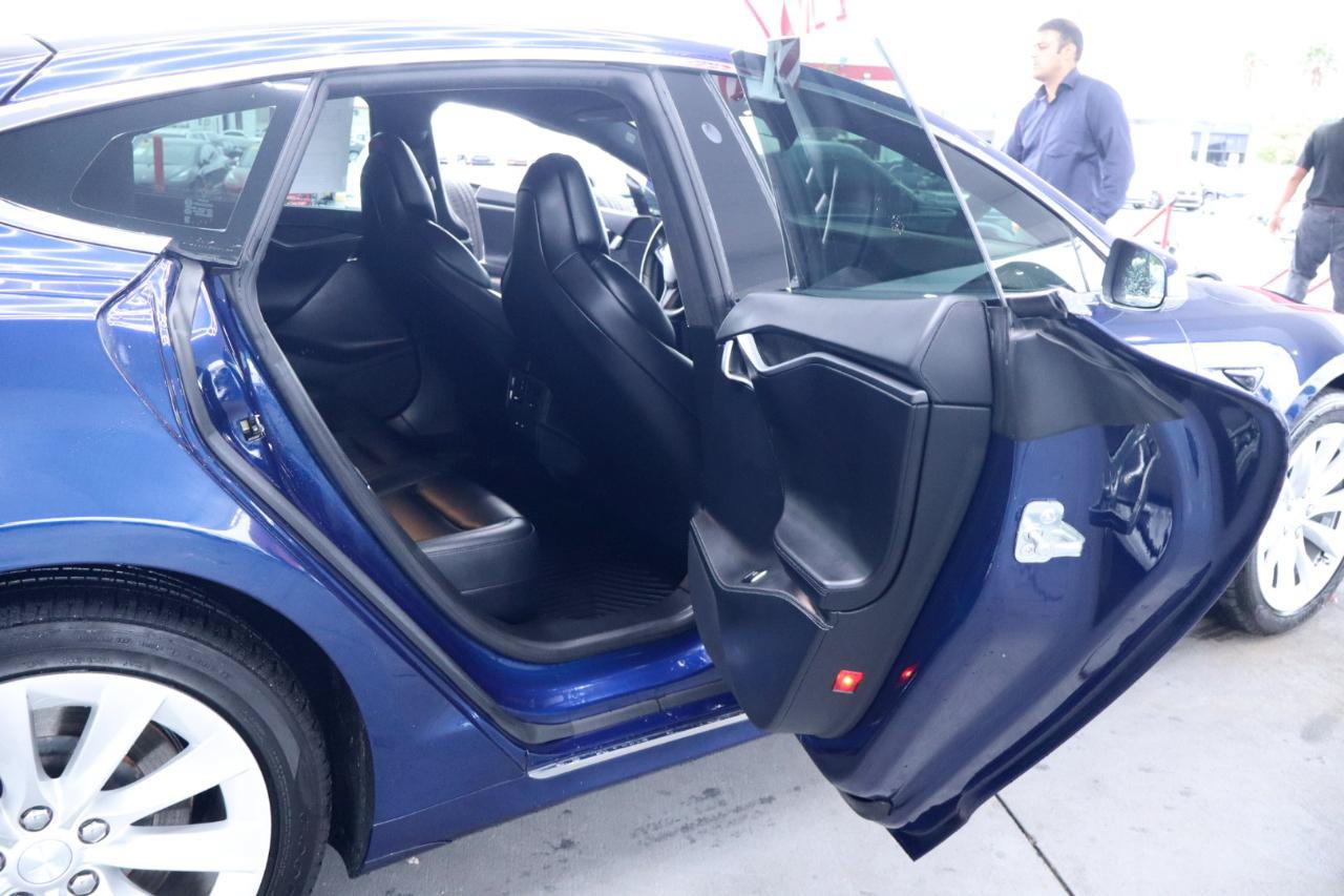 Used 2018 Tesla Model S 100D AWD/4WD image 37