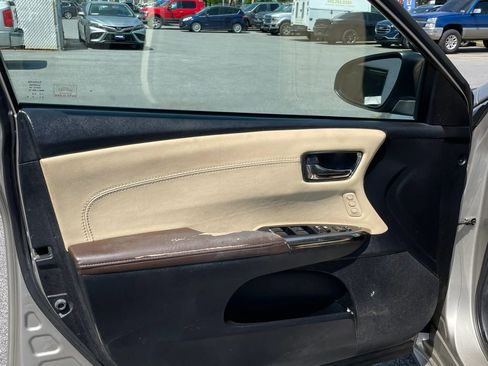 Used 2013 Toyota Avalon XLE Touring FWD image 27