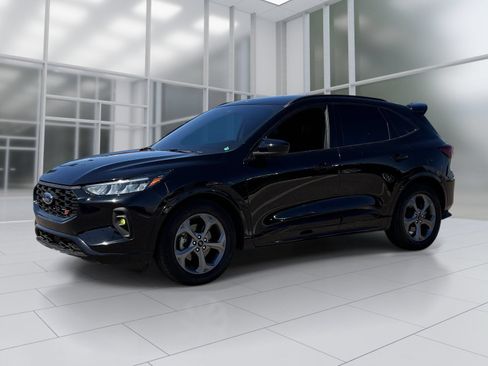 Used 2023 Ford Escape ST-Line w/ Tech Pack #1 FWD image 2