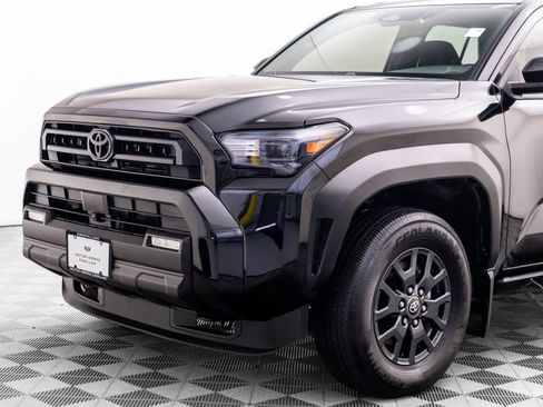 Used 2025 Toyota 4Runner SR5 AWD/4WD image 35