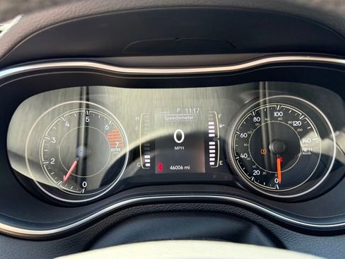 Used 2019 Jeep Cherokee Latitude Plus w/ Cold Weather Group AWD/4WD image 7
