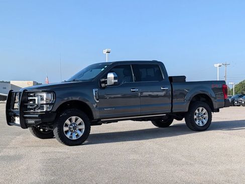 Certified 2020 Ford F250 Platinum w/ FX4 Off-Road Package AWD/4WD image 5