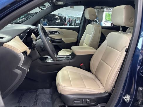 Used 2023 Chevrolet Traverse LT w/ LT Premium Package AWD/4WD image 10