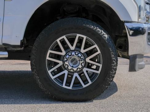 Used 2018 Ford F350 Lariat w/ Lariat Value Package AWD/4WD image 5