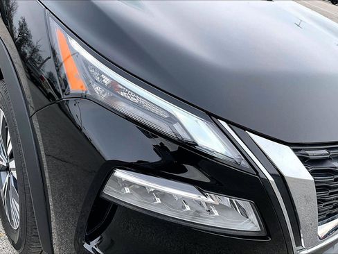 Used 2023 Nissan Rogue SV image 30