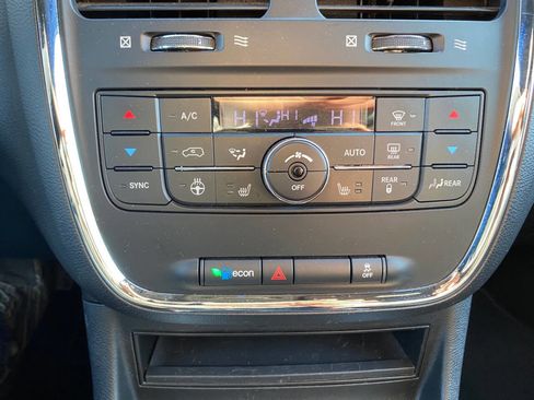 Used 2019 Dodge Grand Caravan SXT image 31