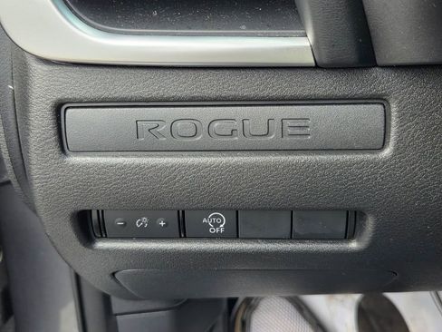 Used 2023 Nissan Rogue S image 25