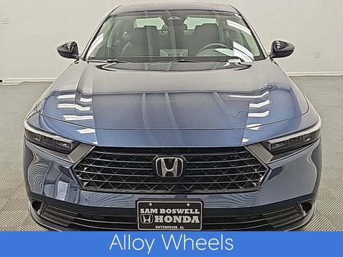 Used 2025 Honda Accord SE image 4