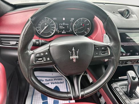 Used 2022 Maserati Levante GT AWD/4WD image 11