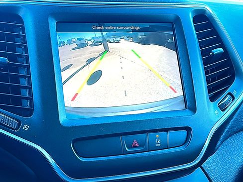 Used 2022 Jeep Cherokee Trailhawk w/ Trailer Tow Group image 32