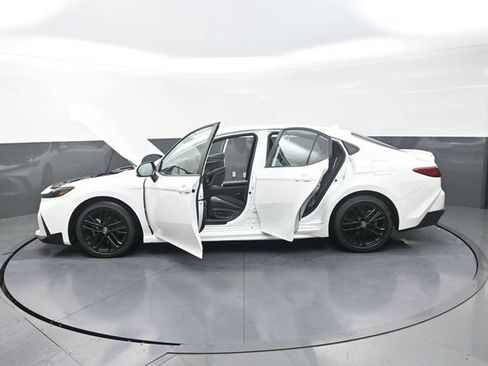 Used 2026 Toyota Camry SE FWD image 42