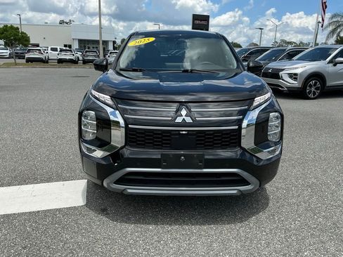 Used 2025 Mitsubishi Outlander AWD image 12