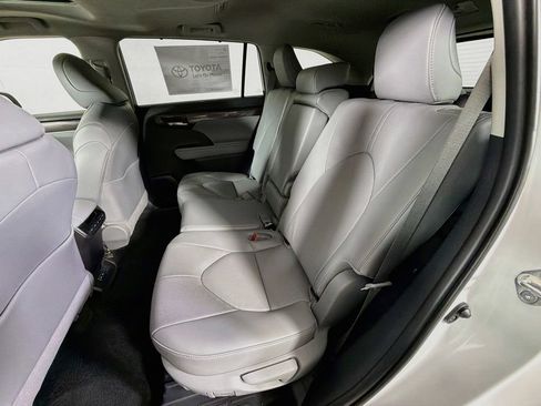 New 2026 Toyota Highlander Limited AWD/4WD image 18