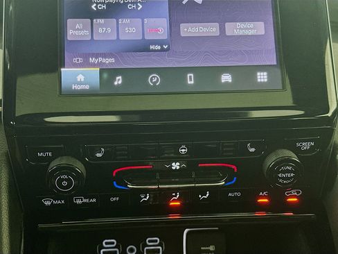 Used 2022 Jeep Grand Cherokee L Laredo image 24