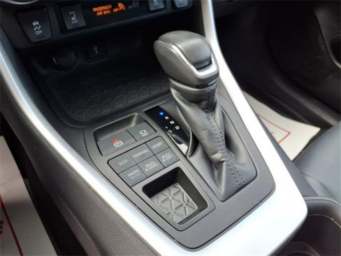 Used 2022 Toyota RAV4 XLE Premium image 18