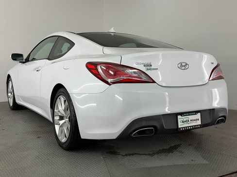 Used 2015 Hyundai Genesis 3.8 RWD image 7