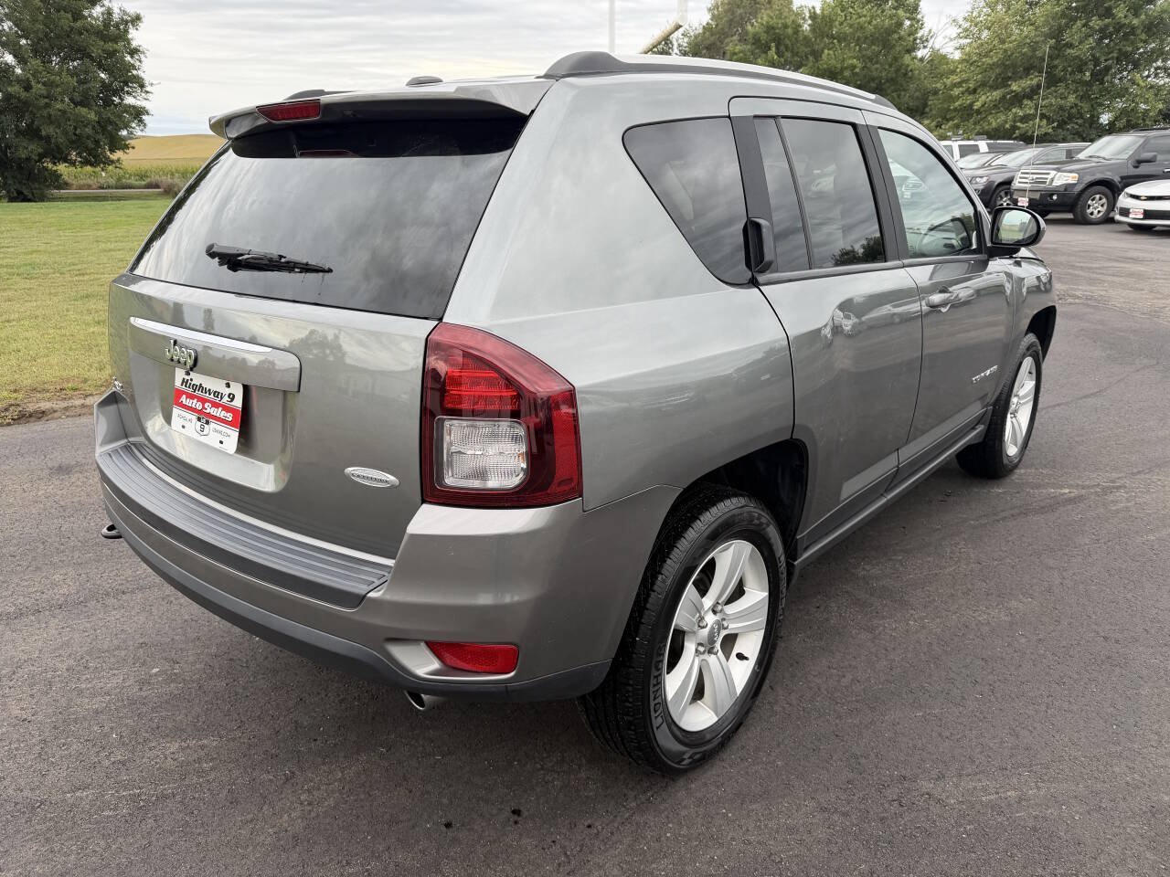 Used 2014 Jeep Compass Latitude AWD/4WD image 5