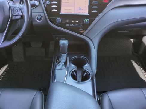 Certified 2019 Toyota Camry SE w/ Convenience Package image 18