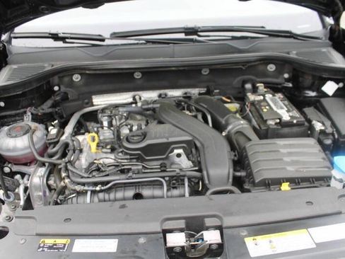 Used 2022 Volkswagen Taos SE w/ Panoramic Sunroof Package image 13