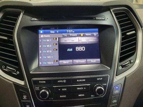 Used 2018 Hyundai Santa Fe SE image 25