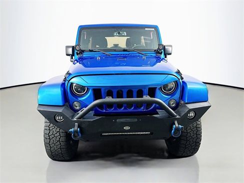 Used 2016 Jeep Wrangler Unlimited Sahara image 2