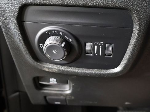 Used 2023 Jeep Grand Cherokee Limited AWD/4WD image 39