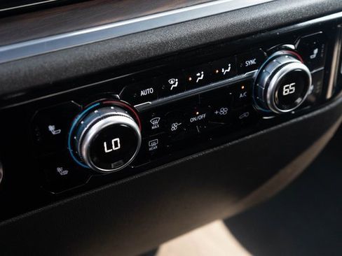 Used 2024 GMC Sierra 1500 SLT image 31