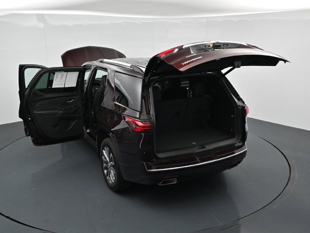 Used 2023 Chevrolet Traverse Premier FWD image 34