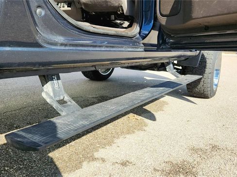 Used 2021 Chevrolet Silverado 1500 LT image 8