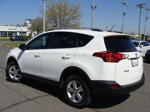Used 2013 Toyota RAV4 XLE image 4