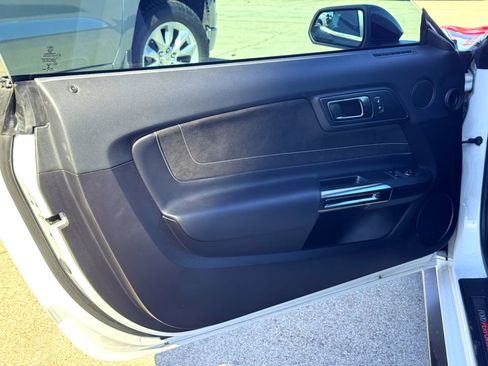 Used 2018 Ford Mustang Shelby GT350 w/ Convenience Package image 16