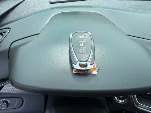 Used 2025 Chevrolet Trax ACTIV FWD image 7