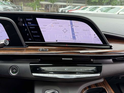 Used 2022 Cadillac Escalade ESV Premium Luxury AWD/4WD image 24