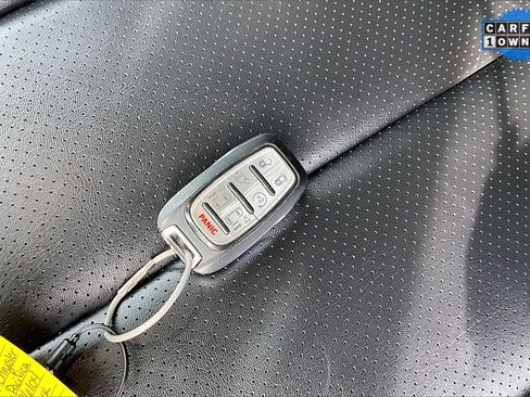 Used 2024 Chrysler Pacifica Touring-L image 10