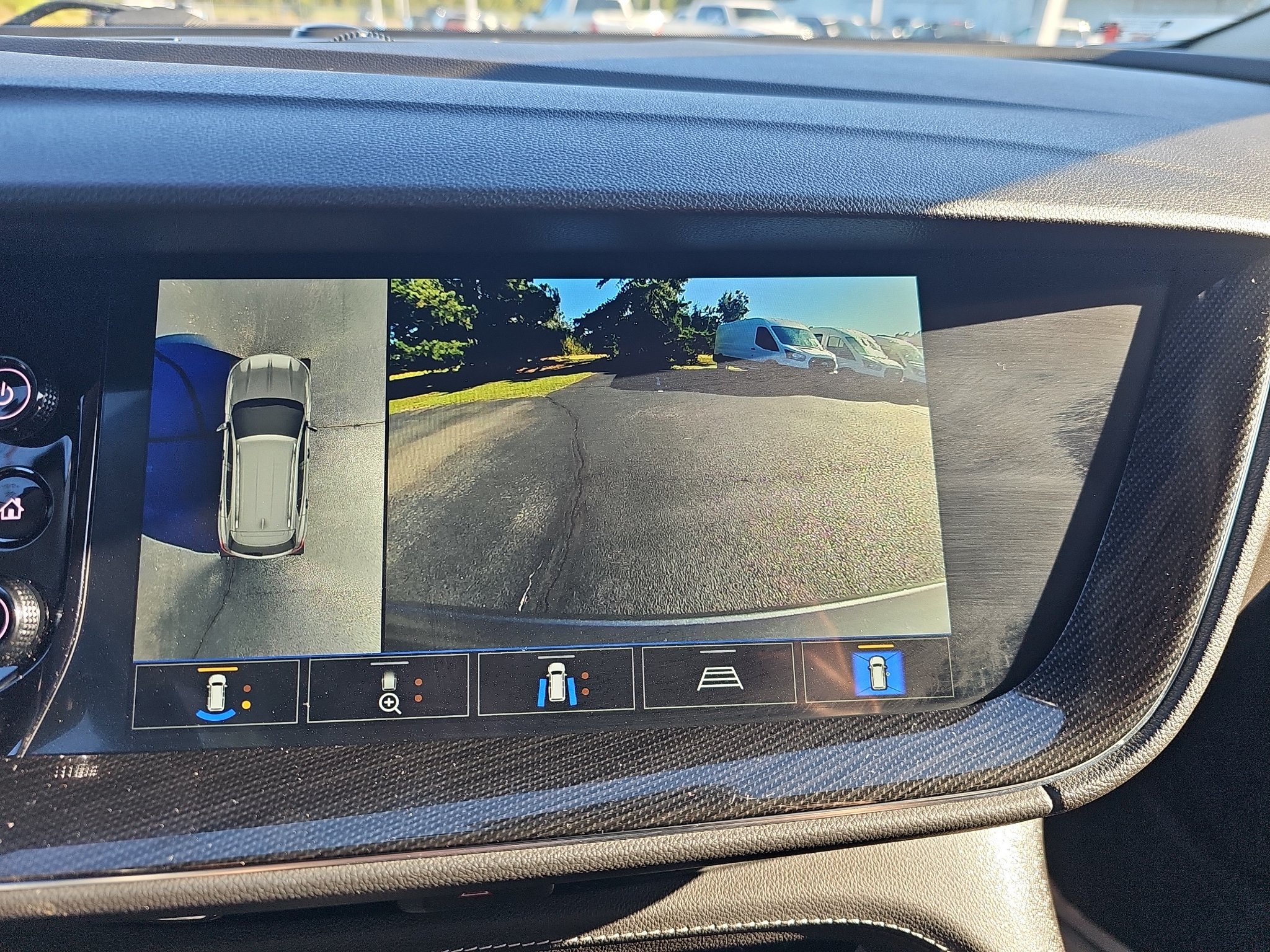 Used 2022 Buick Envision Essence w/ Technology Package I FWD image 27