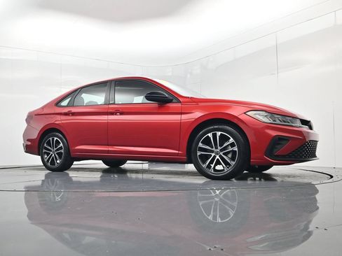 Used 2025 Volkswagen Jetta Sport FWD image 33