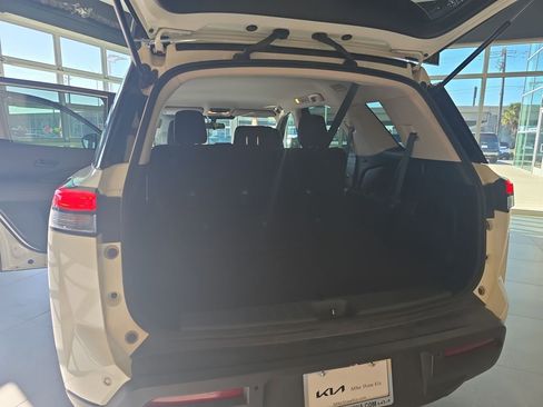 Used 2024 Nissan Pathfinder SV image 41