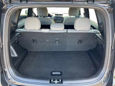 Used 2016 Kia Soul + FWD image 11